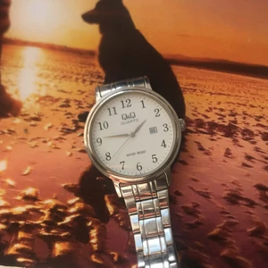 Här säljer jag en klocka - Hej denna klocka har används en gång den kostar 15 kr plus frakt så blir det 20 kr  fråga på om ni har några funderingar  tar bara swish 