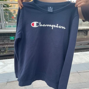 Champion tröja xl - Köpt av en annan men den va för liten, 100kr eller mindre går också för vill ej ha den 