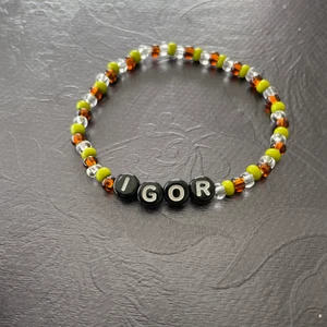 Armband - igor (tyler, the creator) - Egenpårlat armband med text💚🤎 kunden står för fraktkostnaden. 