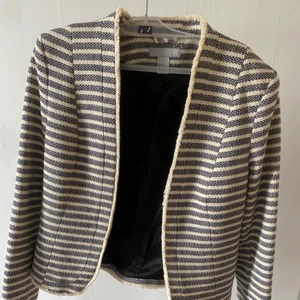 Blezer  - Bra blezer knappt använd 