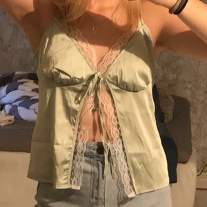 Linne - Köpte detta på SHEIN i strorlek M men tyckte den var lite för stor men den funkar 