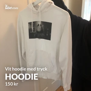 Vit hoodie med tryck från Carlings - Köpt från carlings för 400kr Sparsamt använd då den är för liten Storlek Xs Köparen står för frakt