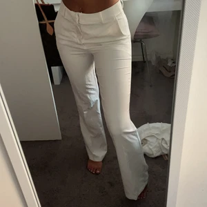 Storlek 34 - Säljer dessa två tillsammans. Kommer inte till användning mer! Är i bästa skick och finns inga skador på dom.