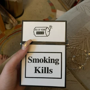 Hård plast handväska  - Kommer aldrig till användning, så säljer