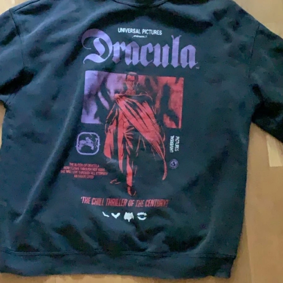 Sweatshirt med coolt tryck - 91