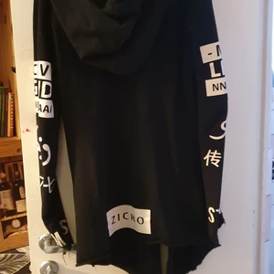 Tröja - En lång luvtröja stl s