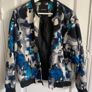 MONKI - TUNN BOMBERJACKA FRÅN MONKI