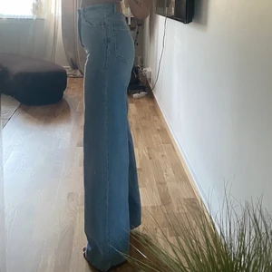 Jeans  - Säljer ett par jeans från zara.