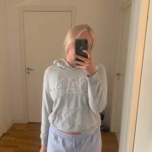 Hoodie från gap. Storlek M men passar S också. 