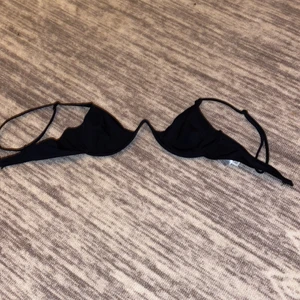 Helt oanvänd bikinitopp - Helt ny från Gina tricot