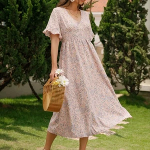 Klänning - Säljer denna klänning! Helt ny, inte ens provad 💗 Storlek M 