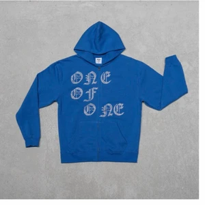Blå one of one - Oneofone Hoodie fint skick knappt använt 