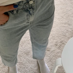 Straight leg jeans - Assköna ljusa jeans från Aelfric Eden som enbart är testade men som jag tkr är lite korta på mig (169 cm) 🤍 Frakt tillkommer <3