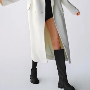 Zara stövlar  - Fick dessa, men har redan ett par likadana! Älskar dom🥰 lånade bilder. Finns inte heller kvar verkar vara slutsålda. Buda 