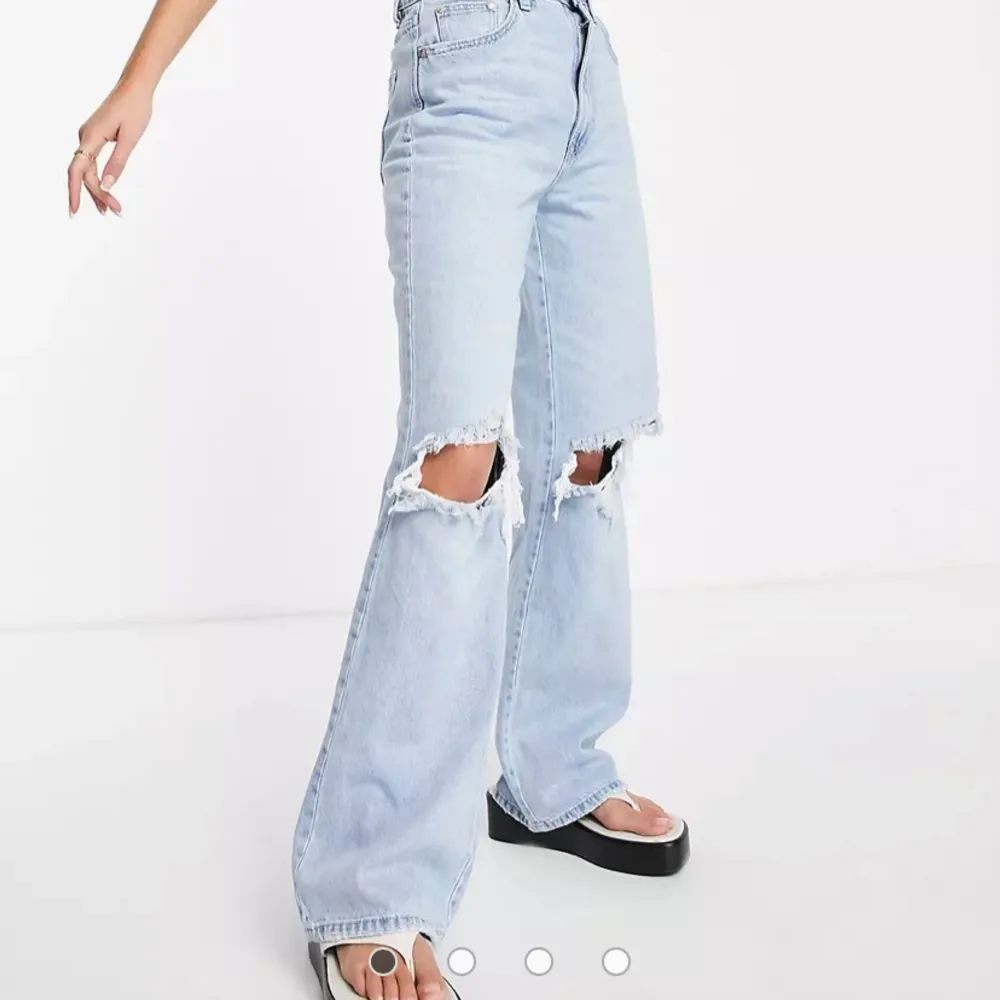 Endast festade jeans från stradivarius. Storlek 36. Lite långa för mig som är 158 cm. . Jeans & Byxor.