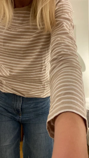 Randig tröja - Fin bege och vit randig tröja från Cubus. Använd ett fåtal gånger