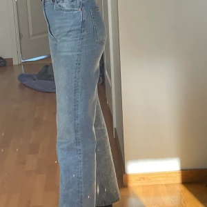 Wide leg - Super populära jeans från monki modell yoko.