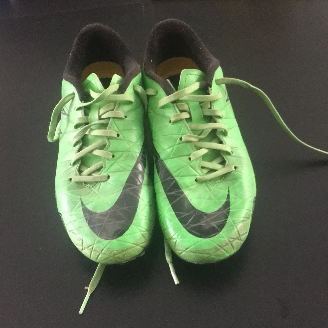 Gröna fotbollsskor stl 37,5 - 90