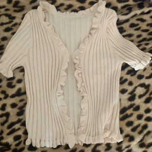 Trendig stickad tröja - Jätte fin men aldrig använd