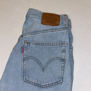 Jeans från Levis  - high loose jeans från Levis! Mycket bra skick! 