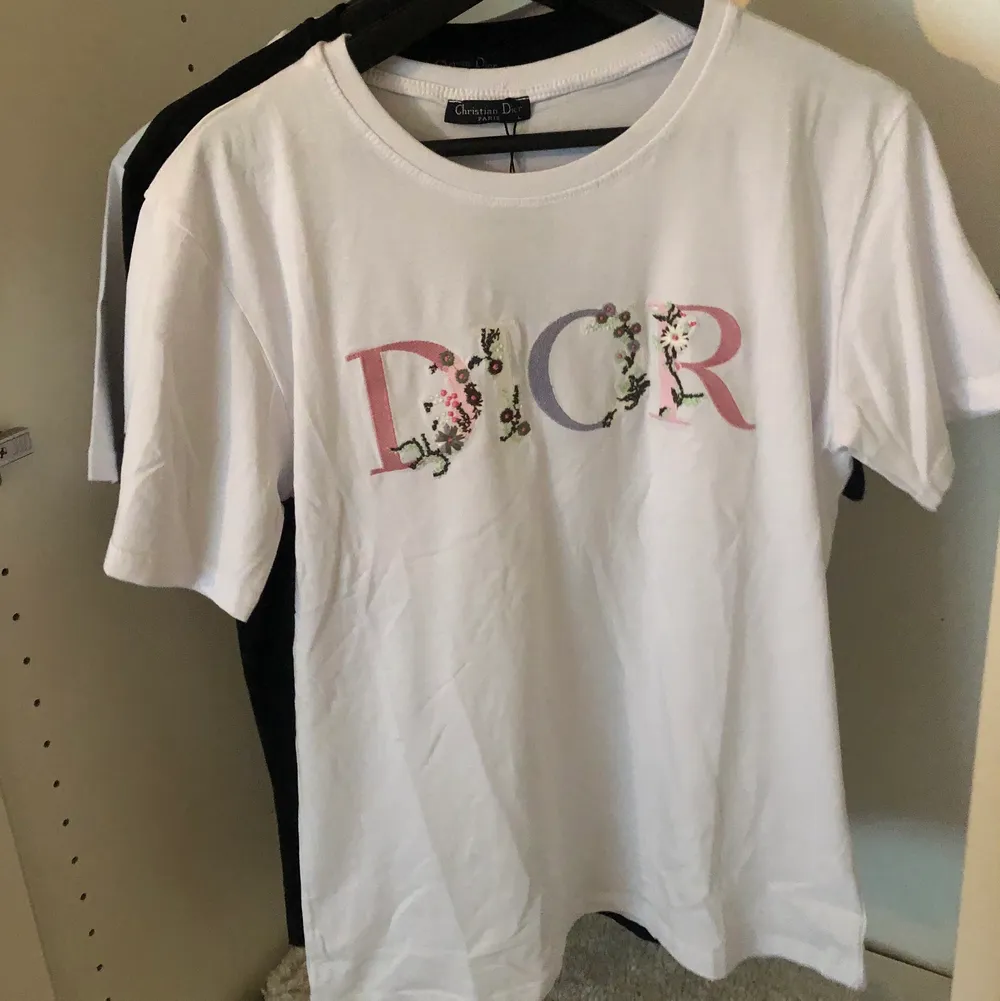 Dior T-shirt storlek m oanvänd . T-shirts.