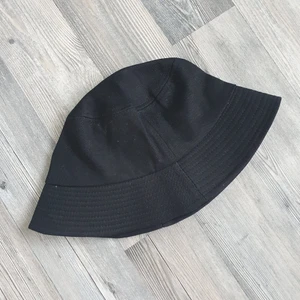 Black buckethat - Haven't worn it.