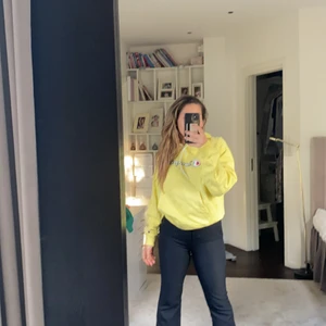 Gul champion Hoodie  - Gul champion Hoodie som knappt är använd 