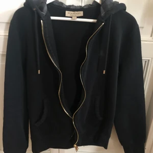 Burberry hoodie - Bra skick