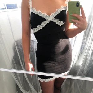 Supersöt klänning - Endast testad men tyvärr så passade den nt på mig. Köpt på SHEIN för 92kr men säljer för 50kr+frakt. Undrar ni något så är det bara ty skriva🎀