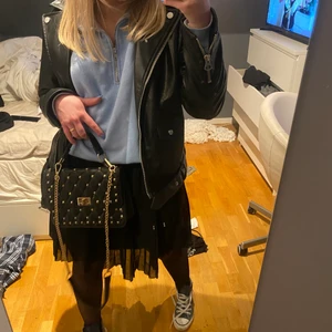 Väska! - Svin snygg väska med nitar! Skriv för fler bilder💓💓