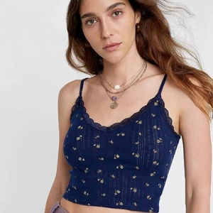 Urban outfitters top - Säljer min Urban outfitters i storlek S i mycket fint skick. 