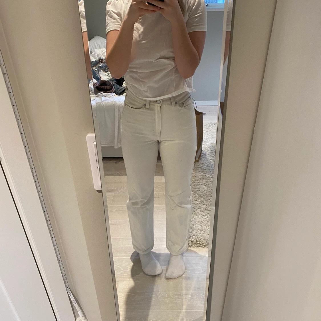 Beiga straight jeans från weekday