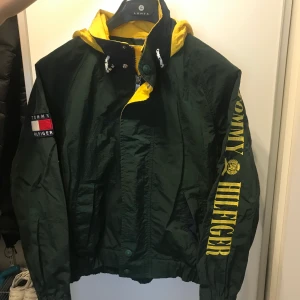 Tommy hilfiger windbraker jacka - tommy hilfiger vindbreaker vintage storlek M  