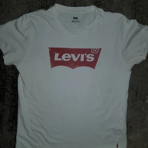 Levi's tröja  - Bra kvalite, size small, original pris:225kr
