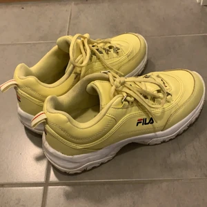 Gula FILA skor - Använda ett fåtal gånger, i fint skick och väldigt sköna.