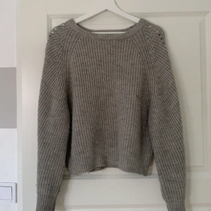 Grå tröja - Grå tröja från Mango i bra skick, frakt tillkommer☺️ Priset kan diskuteras