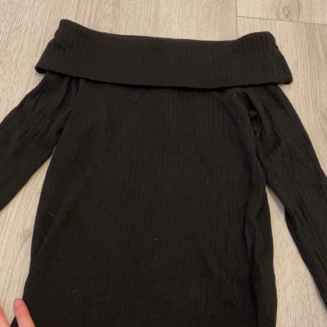 Off shoulder tröja - 90