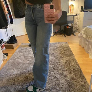 Monki jeans - Monki jeans i storlek 36 som jag köpte för runt 400 kronor! Mycket bra skick då dem använts varsam :)