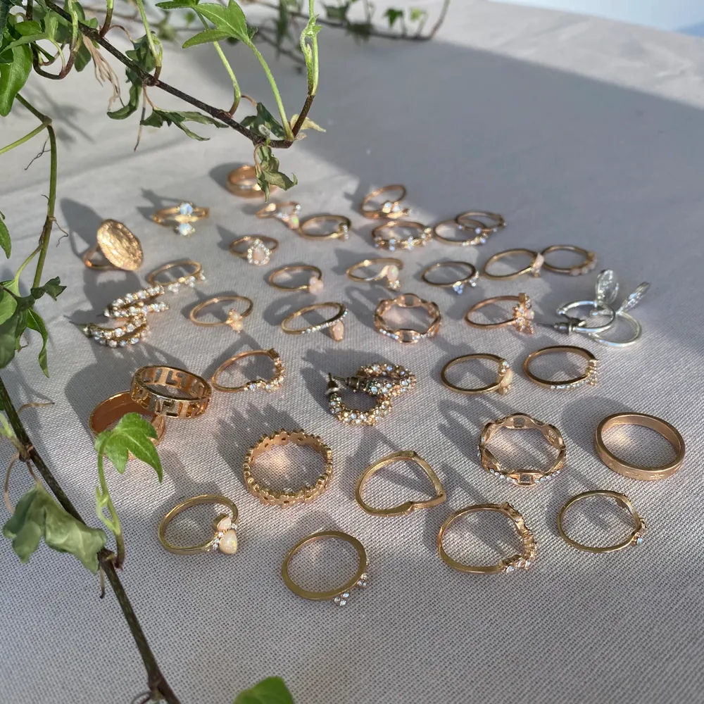 Guldfärgade ringar och örhängen, helt oanvända. 14kr/st, 4st för 50, 10st för 129 💕 . Accessoarer.