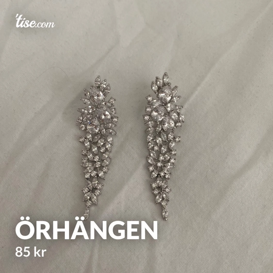 3 olika örhängen  - 91