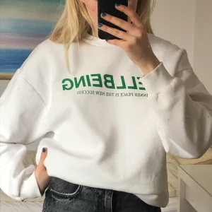 WELLBEING - tröjan  - Den populära tröjan från Ginatricot!! Den är i storlek S, samt väldigt skönt material