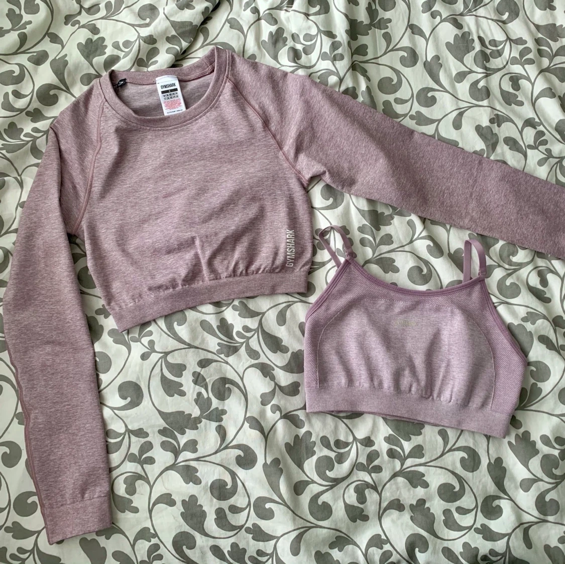 Gymshark Toppar (250 kr/st,400 för båda) - 90