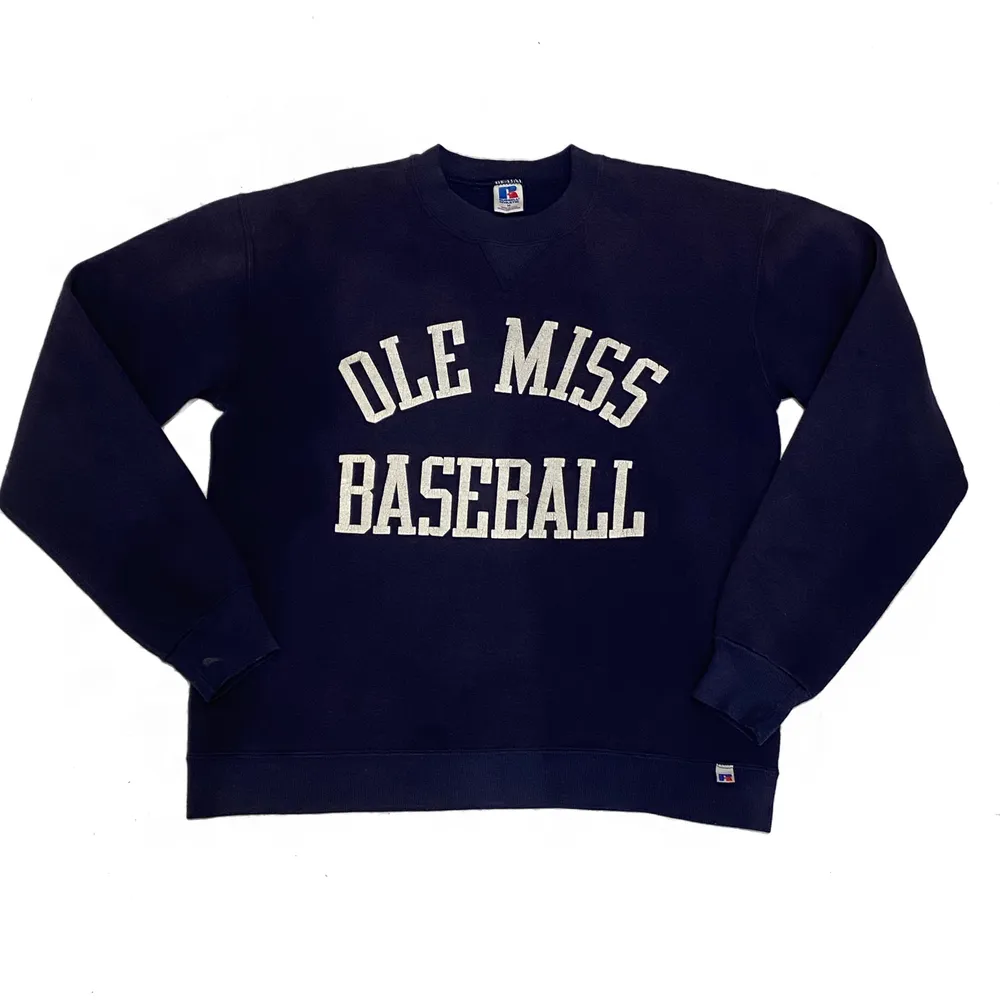 Mörkblå vintage sweater! Bud från 400 säljes direkt för 500 + frakt ⚡️. Hoodies.