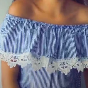 Superfin shortsdress i storlek 9 år - Superfin shortsdress med spets volang!  Väldigt varsamt o sällan använd endast ca 3-4 gånger eftersom min dotter snabbt växte ut denna shortsdressen.