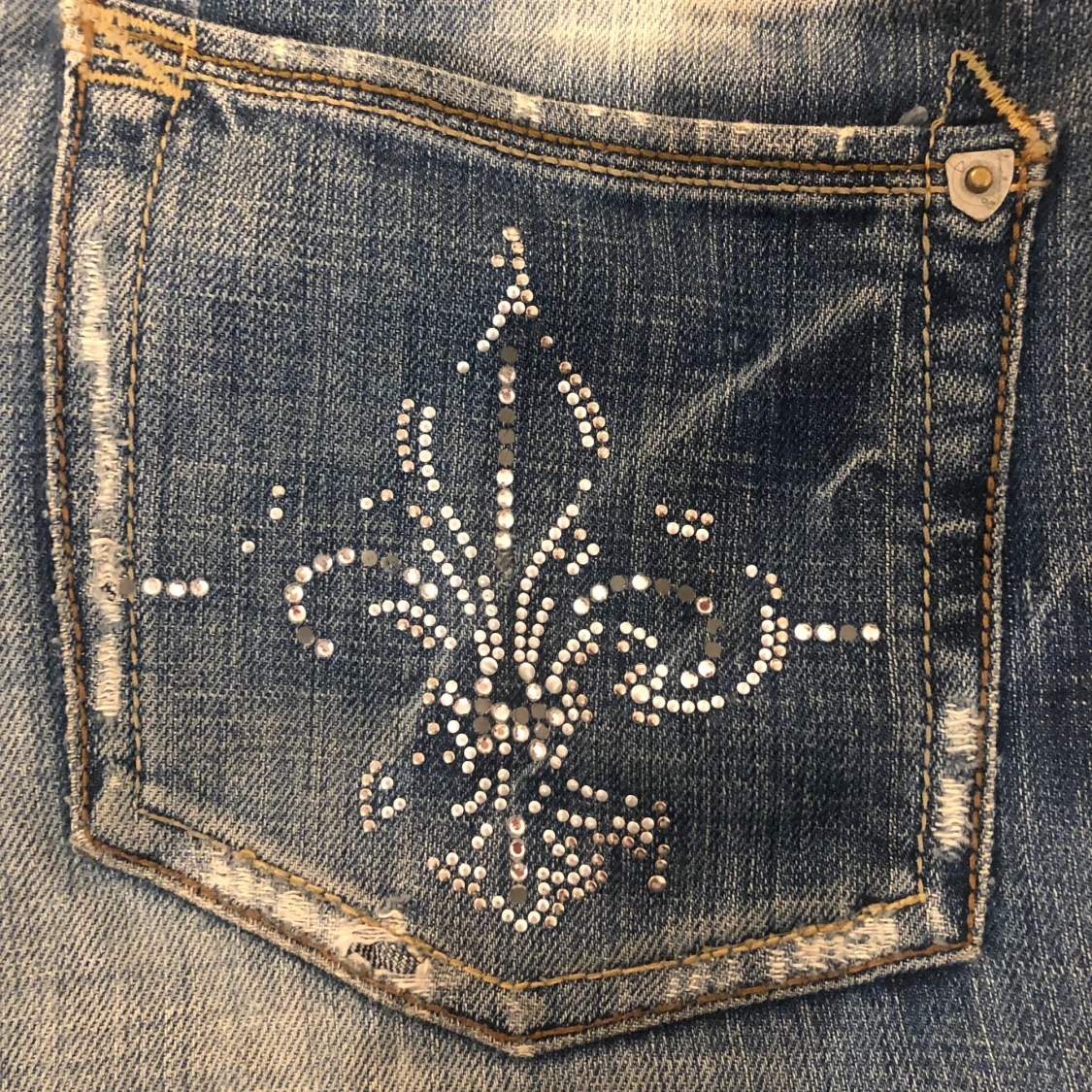 Lågmidjade jeans som är lite bootcut  - 90