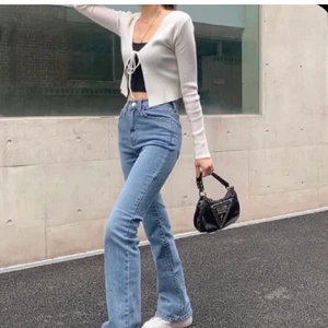 Jeans från ginatricot - Jeans från Ginatricot, Storlek L men skulle säga att de passar mer som strl M/ strl 40. Använda 1 gång. Pris: 180kr, köparen står för frakt ❤️❤️❤️