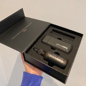 Tanrevel - knappt använd  - Tanrevel som endast är använd ca 2 ggr, passade inte riktigt mig och har ej använt sedan tidig december. Själva flaskan är ca 1/7 använd. Allt följer med ; box, laddare, manualer, dosan och BUS-vätskan.           NYPRIS:  800kr