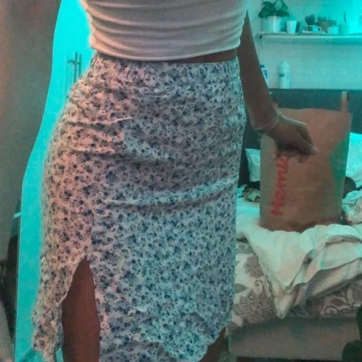jättefin kjol som jag beställde från Instagram men tyvärr var för liten/kort för mig och därför säljer vidare - först den till kvarn + 30kr frakt. Kjolar.