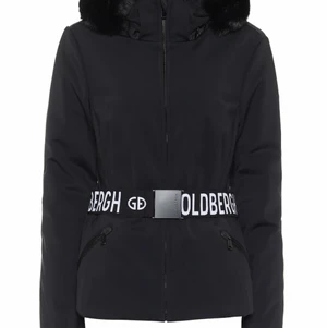 Goldbergh hida skidjacka  - Goldberghs populära Hida  skidjacka i svart stl 38, aningen stretch samt reglerbara midjebälte gör att den sitter snyggt även på en stl 36. Riktigt bra kvalite och fin passform ., riktigt lyxig skidjacka. Jackan är bara använd under några dagars skidåkning. Inköpt i Åre februari för 7299kr. 