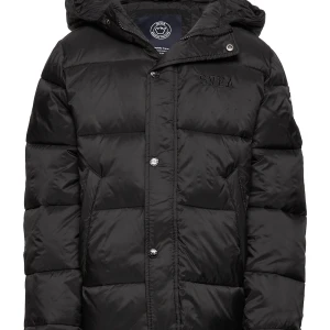 Svart jacka - Säljer denna fina svarta jacka från Svea, använd ca : 3 gånger. Inga defekter som ny, skicka PM eller skriv för intresse, eller fler bilder!💛💛strl 150 passar mig som vanligt vis har XXS